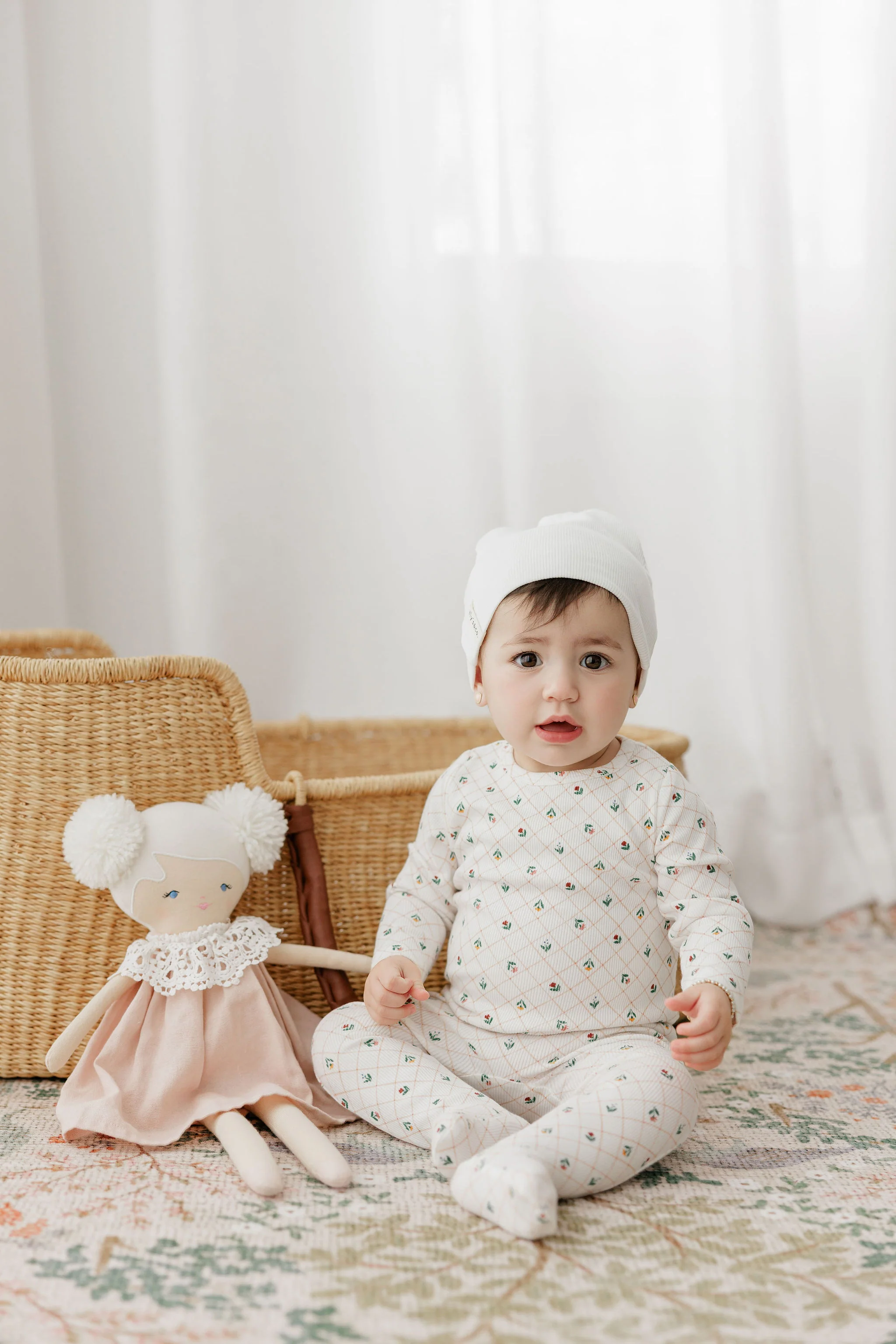 ELYS & CO IVORY RIBBED FLORAL PATTERN FOOTIE + BEANIE - Image 2