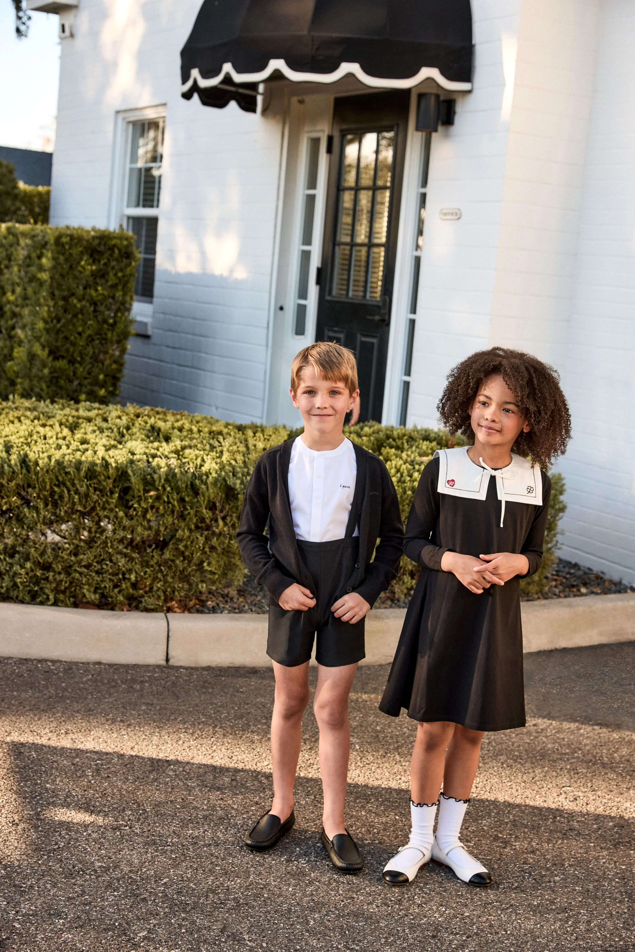 LITTLE PARNI BLACK/WHITE BIB COLLAR DRESS [FINAL SALE] - Image 2